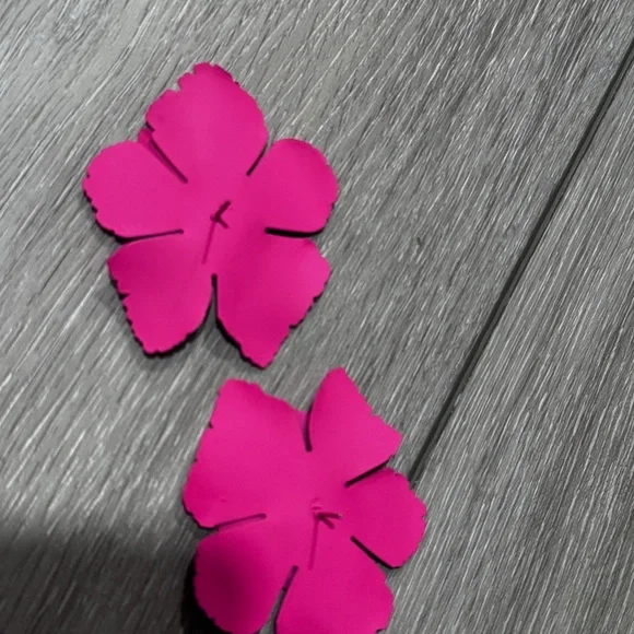 GORGEOUS PINK FLOWER EARRINGS - Picture 3 of 4